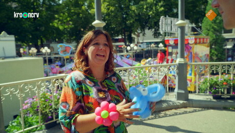 Klaas is voor één dag ballonnenkunstenaar